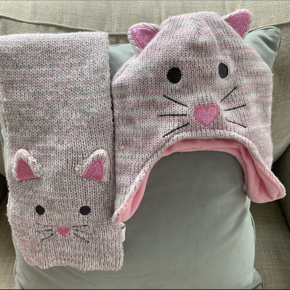 Girl’s scarf and boggin - Picture 1 of 2